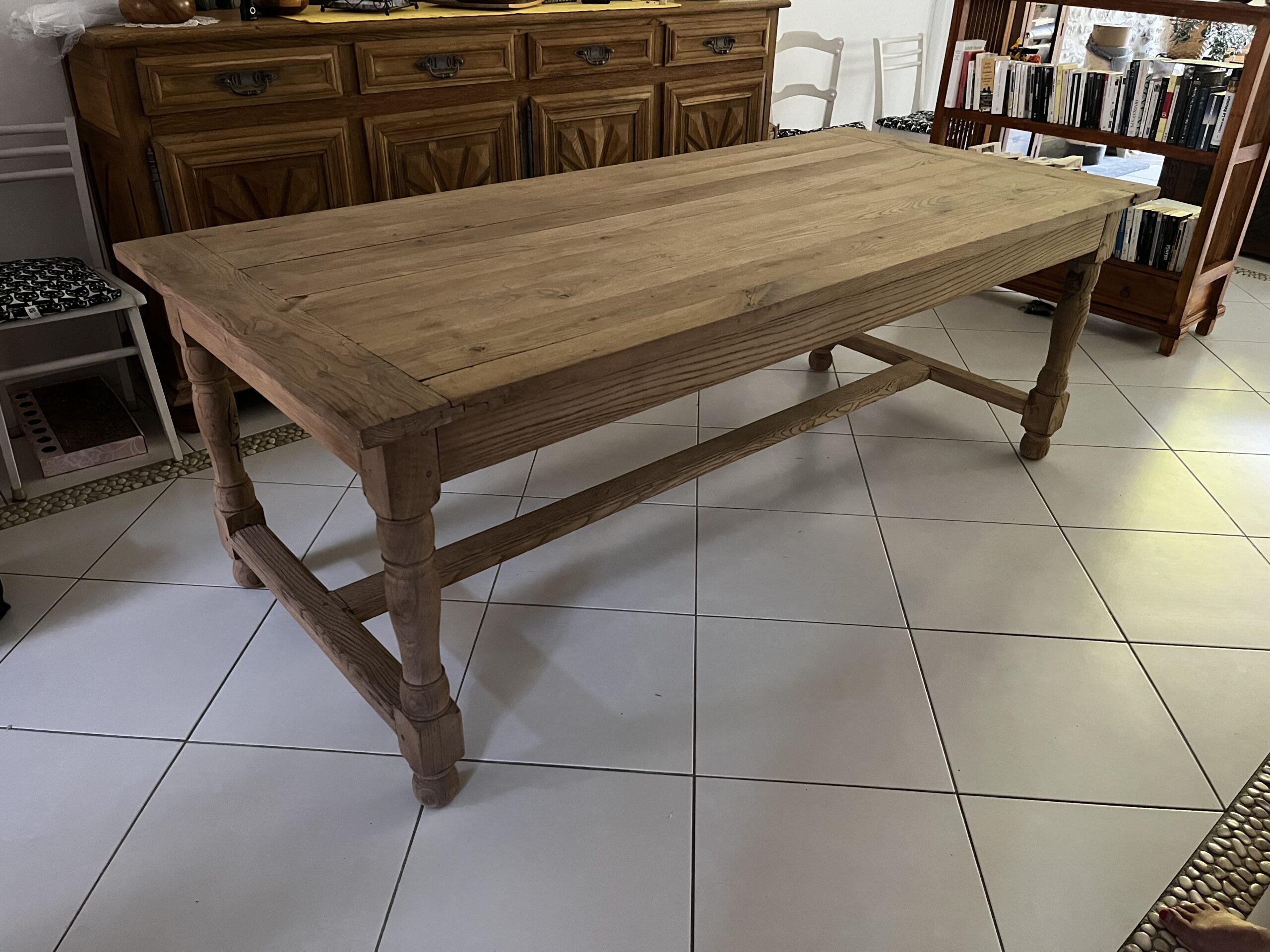 TABLE EN CHÊNE DÉCAPÉ PAR SYSTÈME D'AÉROGOMMAGE