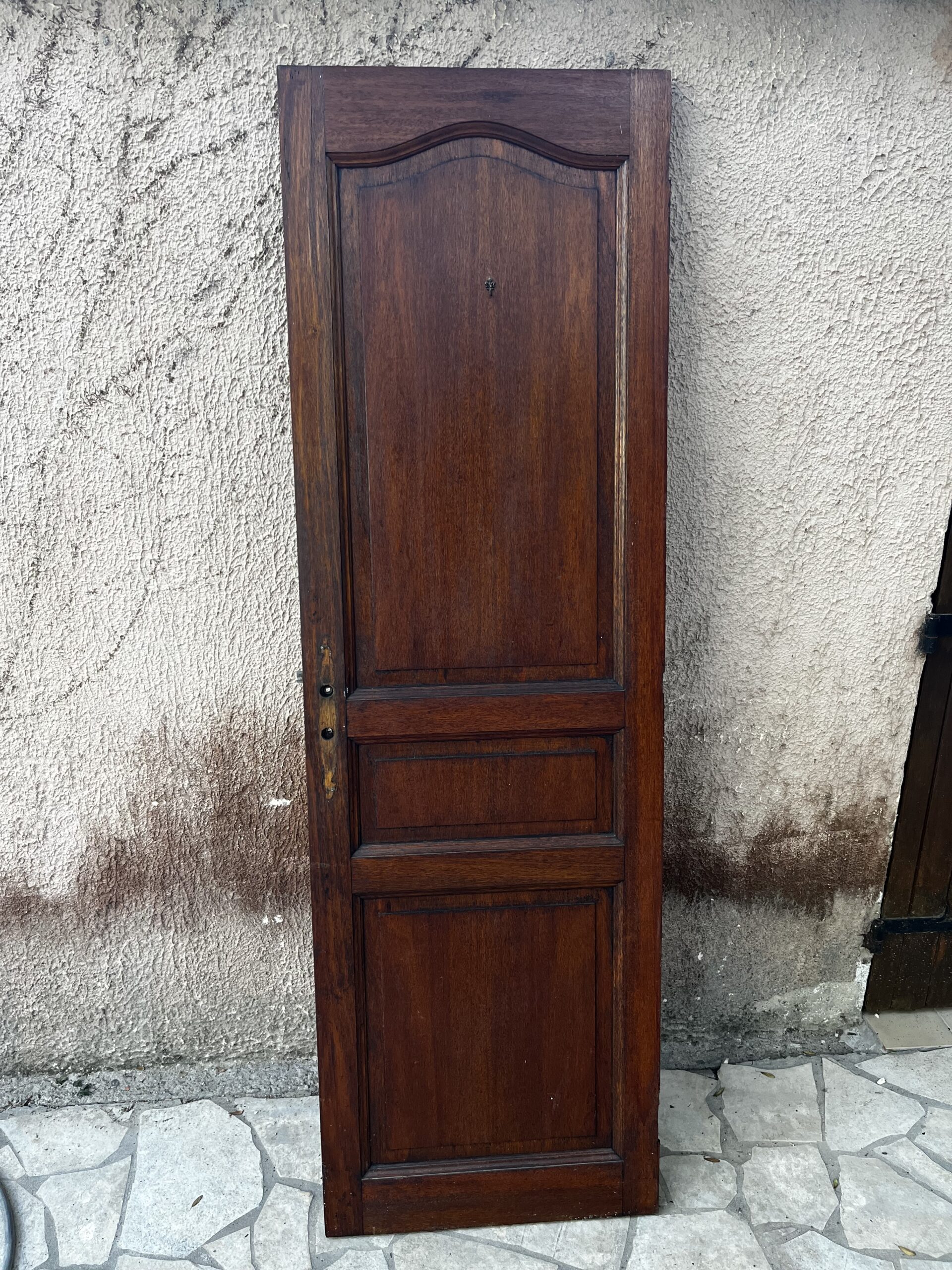 PORTE INTÉRIEURE EN CHÊNE AVANT TRAVAUX D'AÉROGOMMAGE 