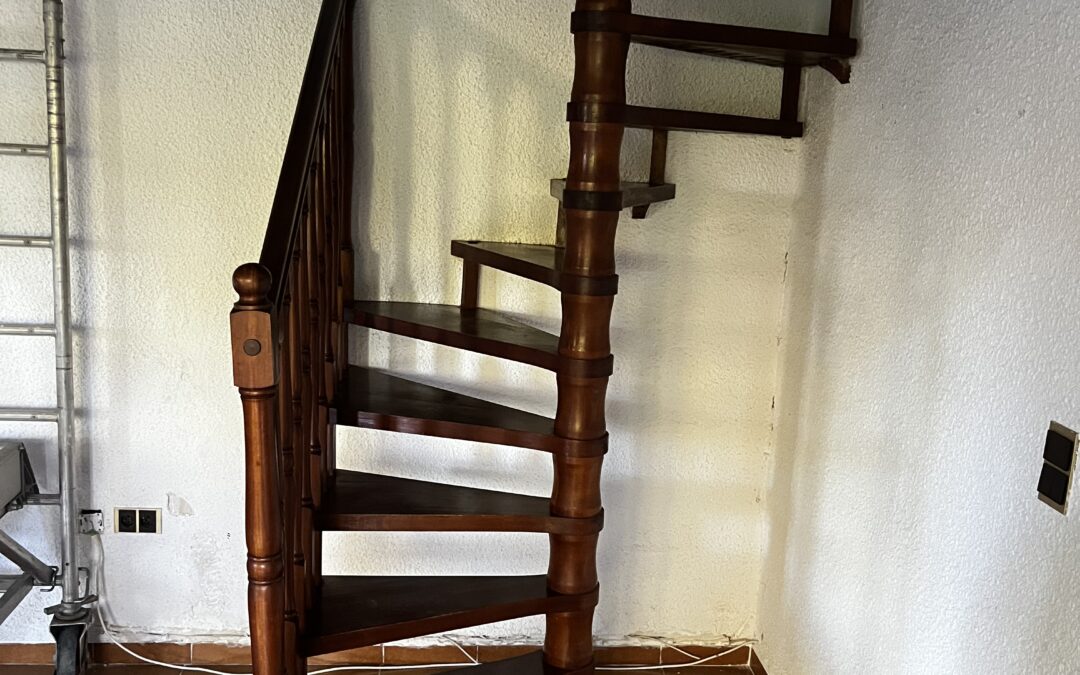 AEROGOMMAGE ESCALIER BOIS AUTOUR DE MOI