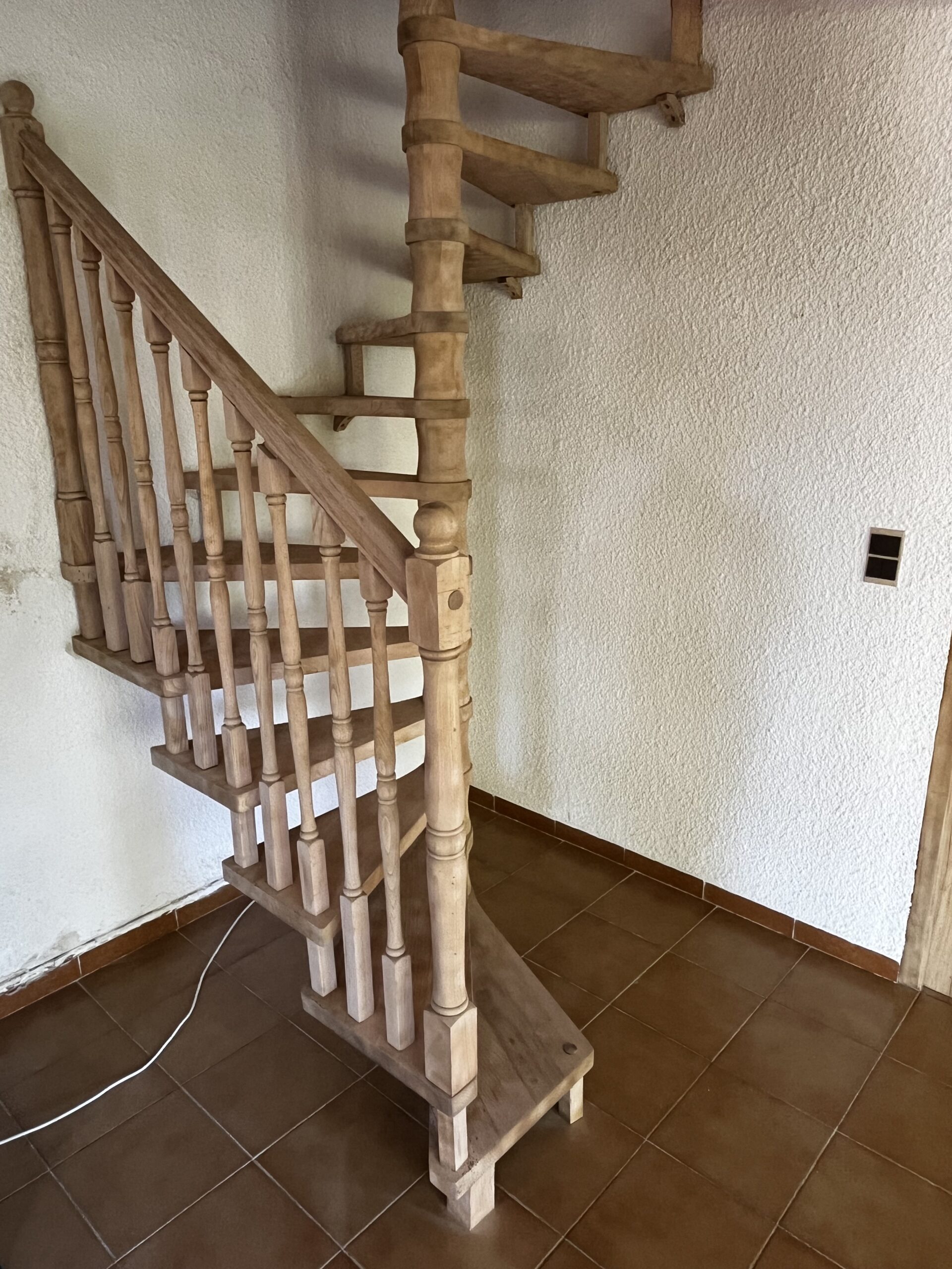 AEROGOMMAGE D'UN ESCALIER EN CHÊNE 